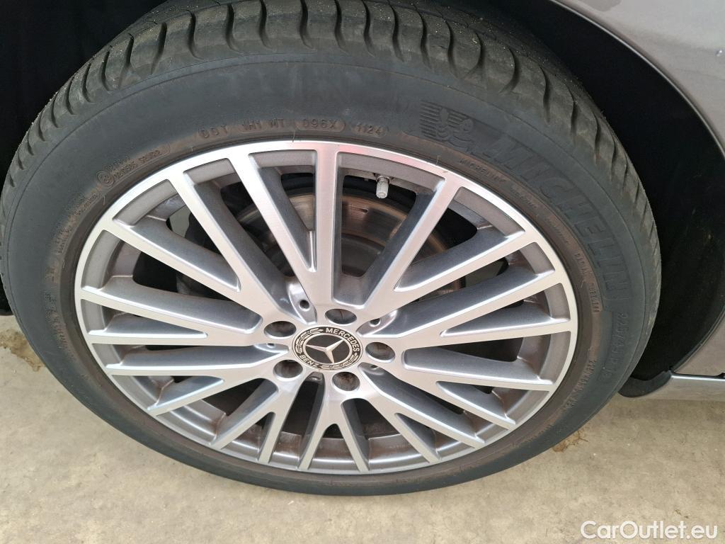  Mercedes  CLA-Klasse MERCEDES-BENZ CLA Coupe / 2019 / 4P / Coupé CLA 200 d Business Line BA8 #3