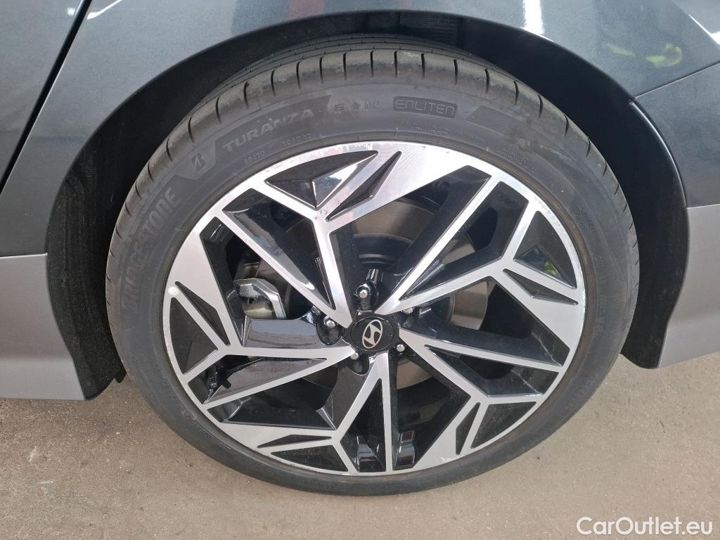  Hyundai   Ioniq HYUNDAI 6 / 2022 / 4P / Berline BEV 77kWh 229ch Executive #22