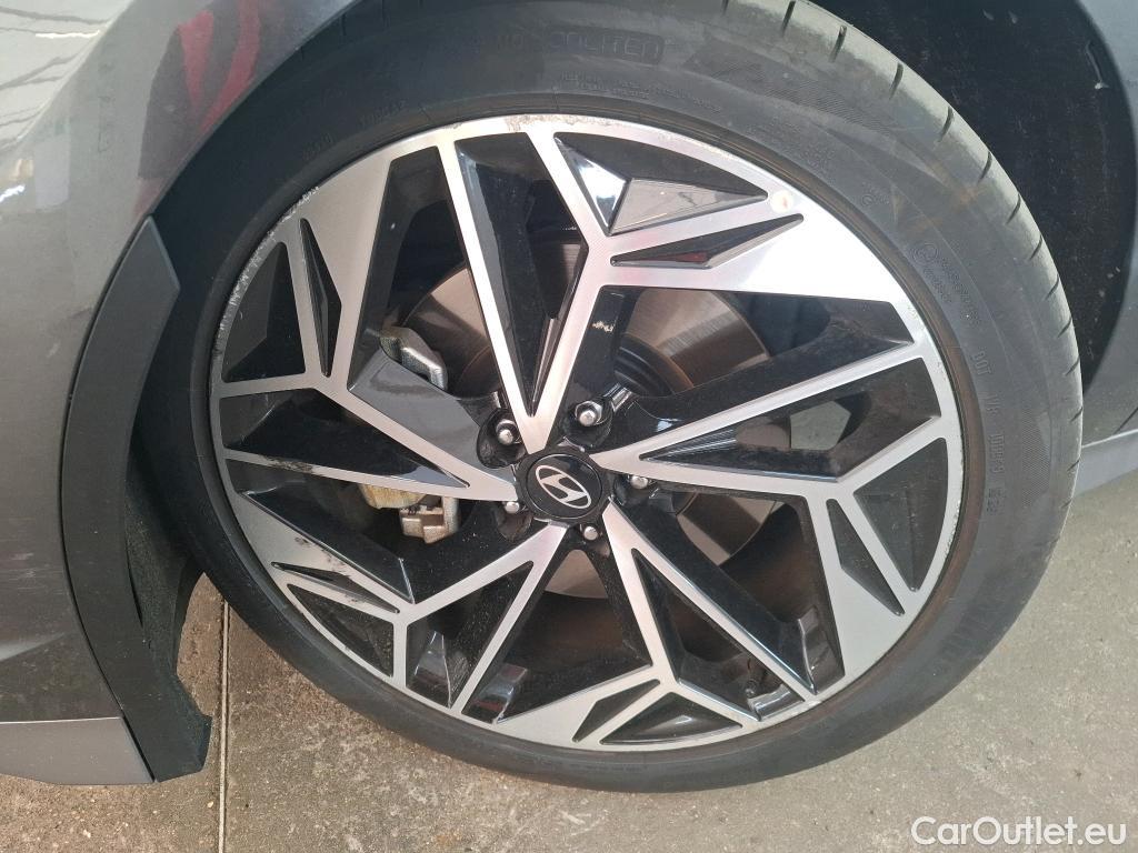  Hyundai   Ioniq HYUNDAI 6 / 2022 / 4P / Berline BEV 77kWh 229ch Executive #17
