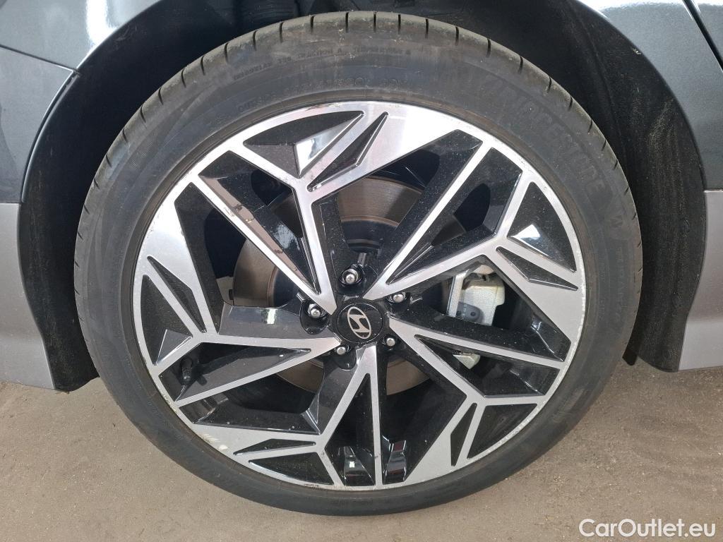  Hyundai   Ioniq HYUNDAI 6 / 2022 / 4P / Berline BEV 77kWh 229ch Executive #26