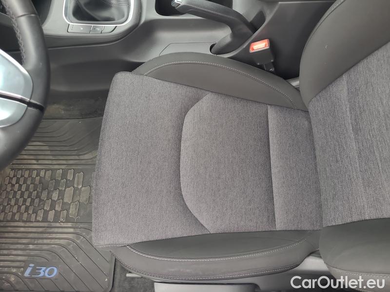  Hyundai  i30   cw (PD)(2017->)  kom.1.0TGDI 120 Smart #13