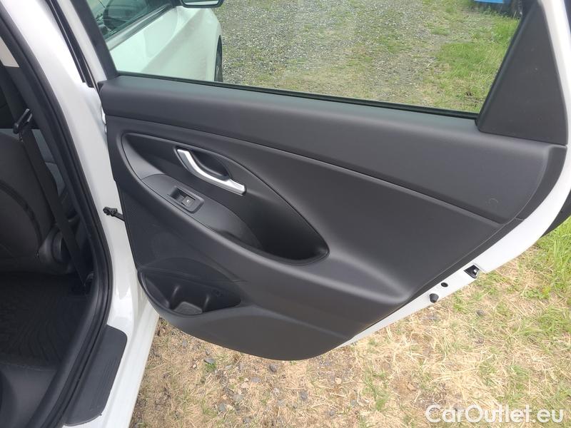  Hyundai  i30   cw (PD)(2017->)  kom.1.0TGDI 120 Smart #6