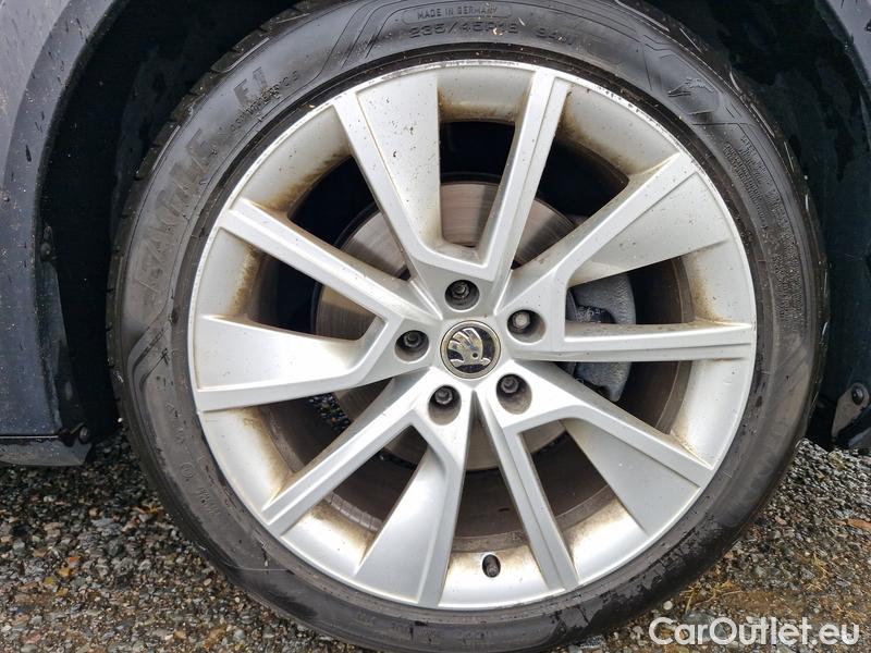 Skoda  Superb  Combi (3T5)(2010) Su.c.2.0TDI 147 Scout 4x4 Aut #3