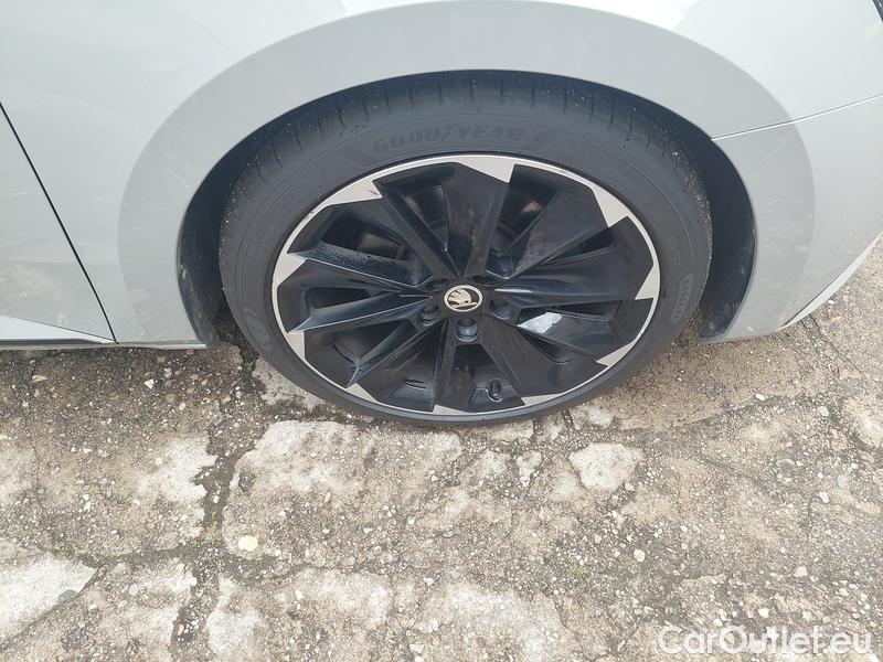  Skoda  Superb  Combi (3V5)(2015) Sup.c.2.0TDI 147 SportLi Aut #27