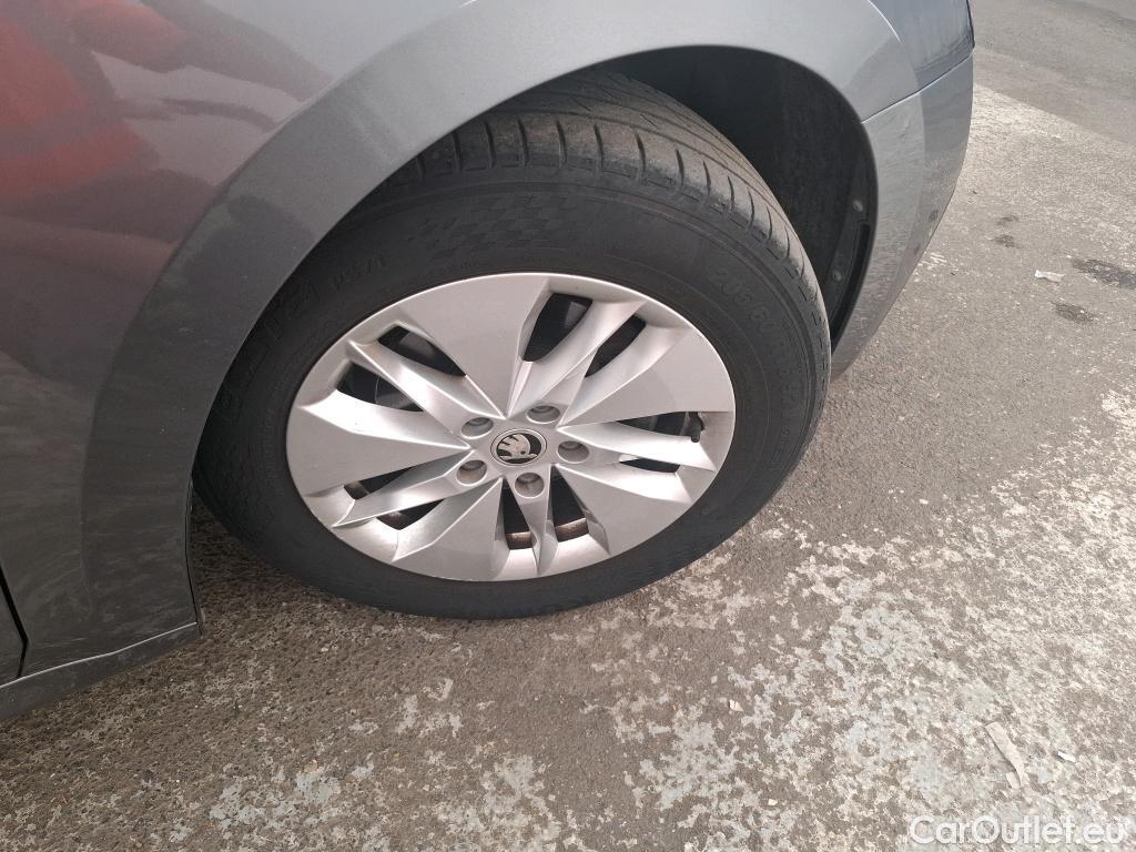  Skoda  Octavia  Break Business 2.0 TDI 115CV BVA7 E6d #29