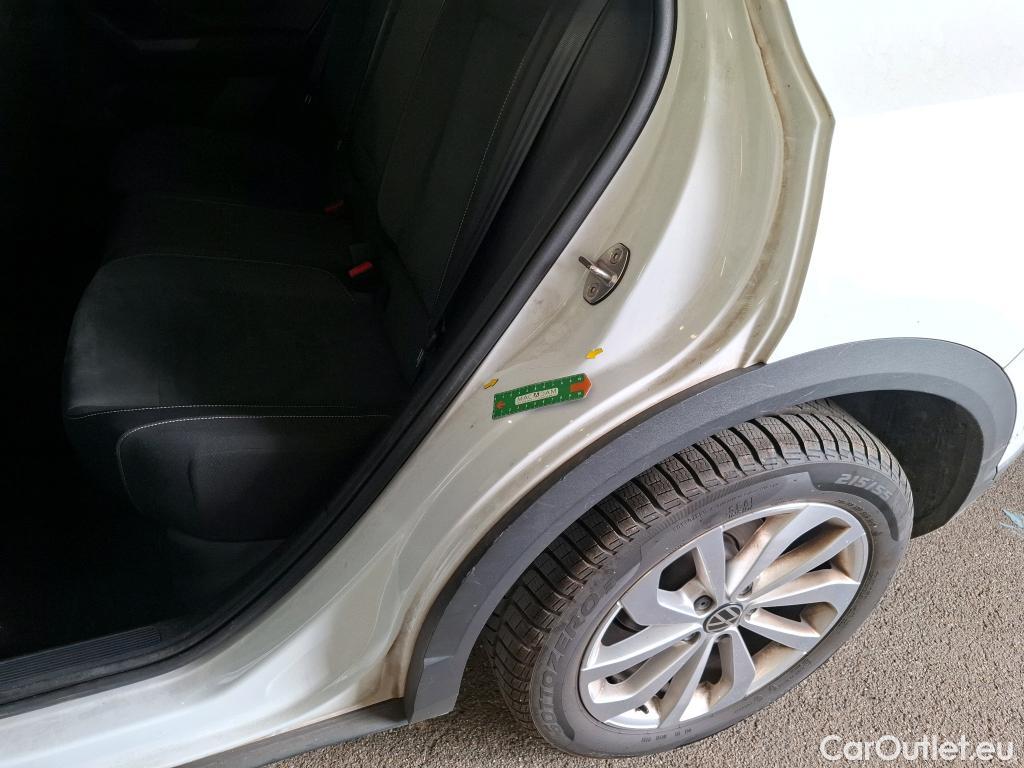  Volkswagen  T-ROC VOLKSWAGEN  / 2021 / 5P / SUV 2.0 TDI 150 STYLE DSG7 #9