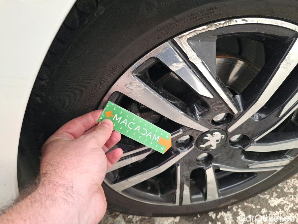 Peugeot  208  Allure 1.2 PureTech 100CV BVM6 E6d #12