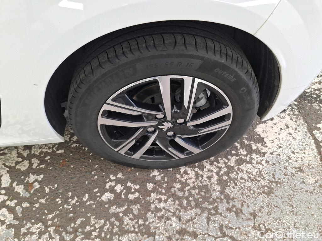  Peugeot  208  Allure 1.2 PureTech 100CV BVM6 E6d #18
