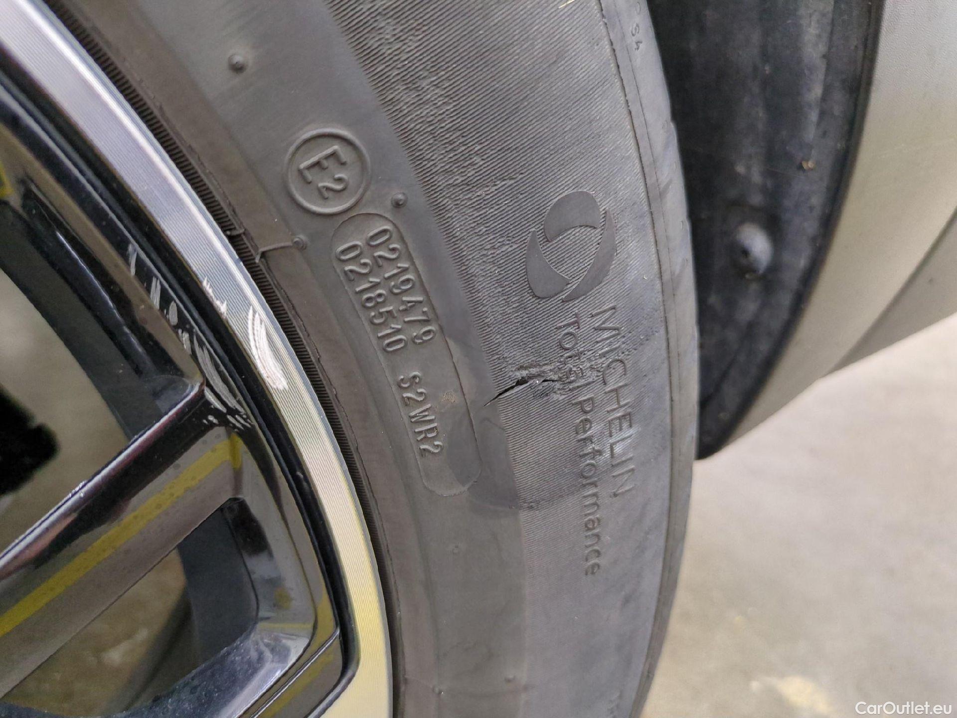  Citroen  C4 CITROEN  X / 2022 / 4P / Berline PureTech 130 S&S EAT8 Shine #2