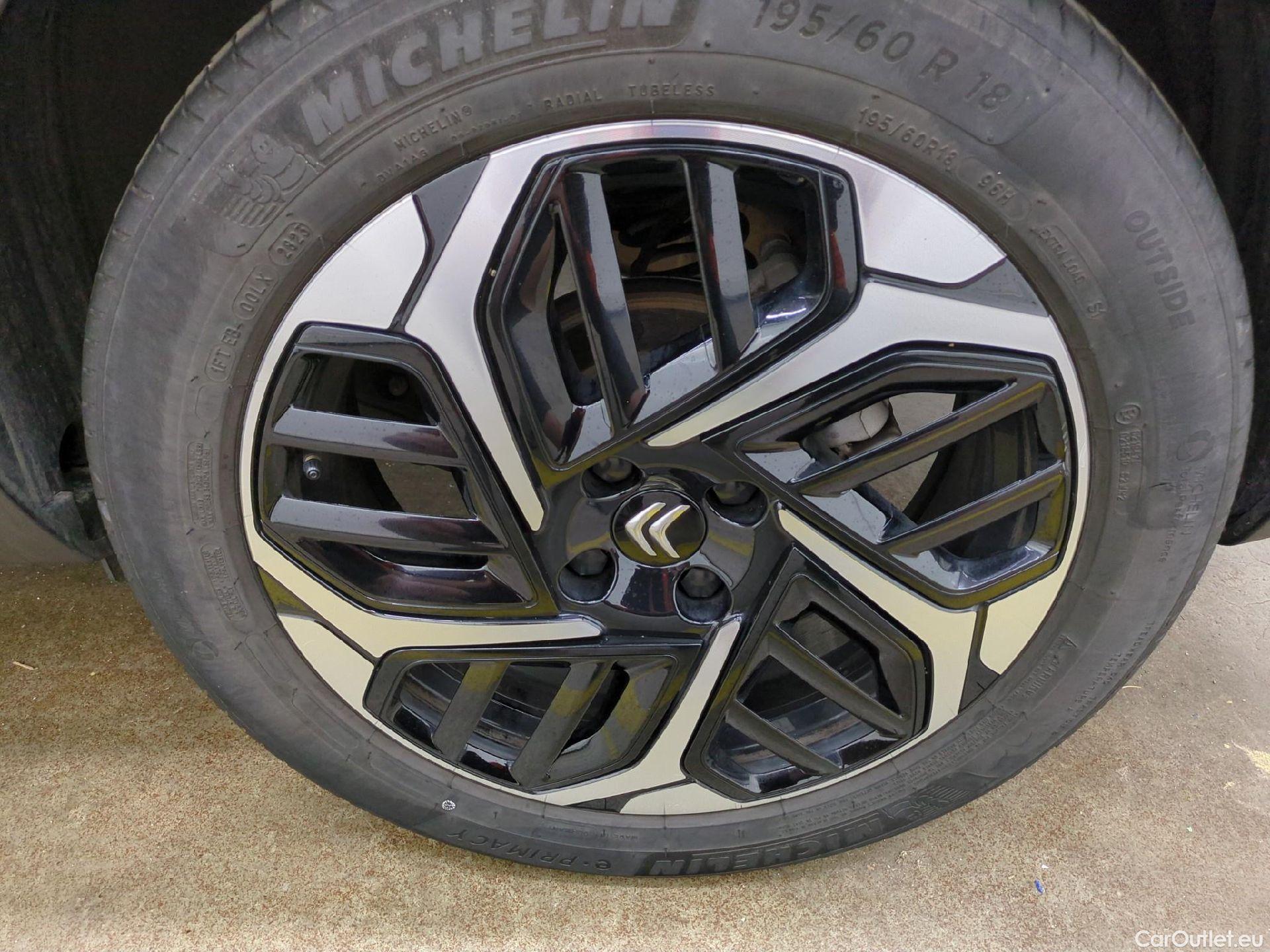  Citroen  C4 CITROEN  X / 2022 / 4P / Berline PureTech 130 S&S EAT8 Shine #3