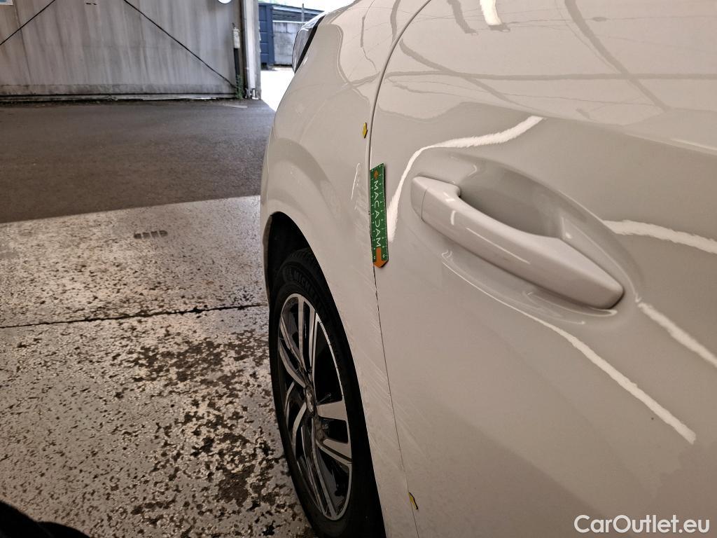  Peugeot  208  Allure 1.2 PureTech 100CV BVM6 E6d #1