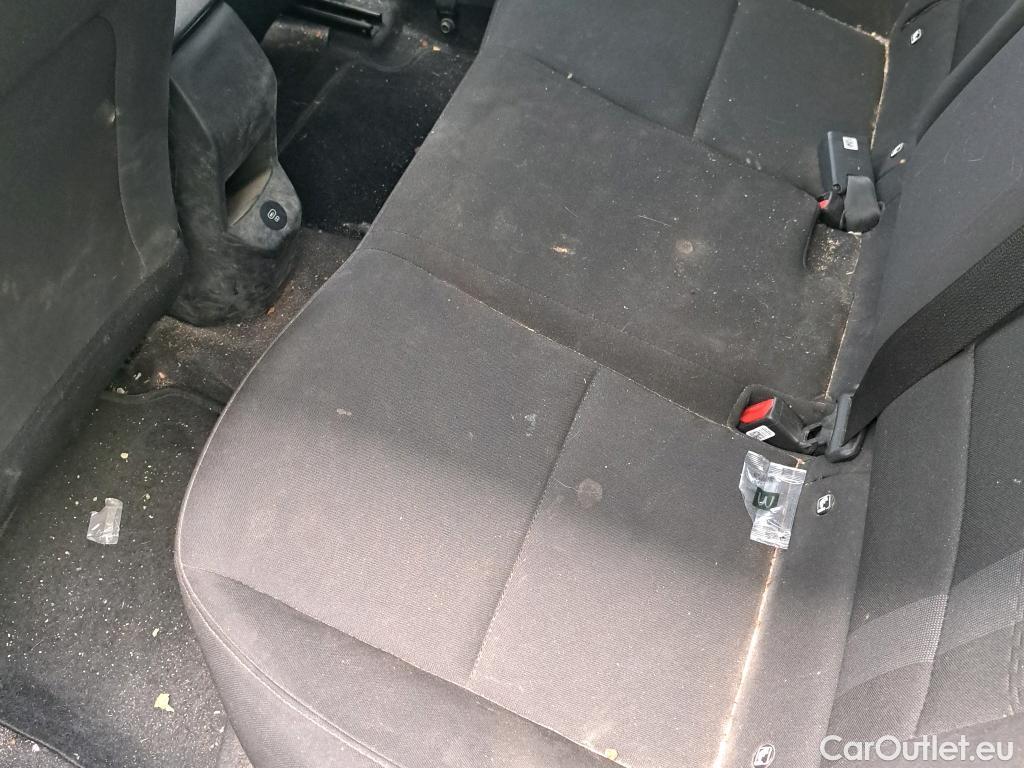  Hyundai  i20 HYUNDAI  / 2023 / 5P / berlina con portón 1.0 TGDI Klass #12