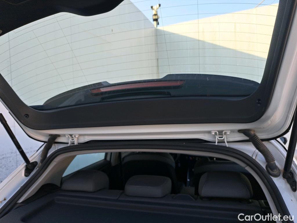  Audi  A1 Sportback AUDI A1 / 2018 / 5P / berlina con portón Sportback Adrenalin 30 TFSI 81kW S tron(SP) #3