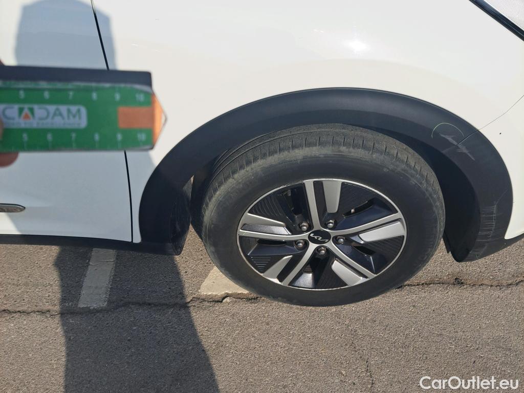  KIA  Niro KIA  / 2019 / 5P / crossover 1.6 GDi PHEV 104kW (141CV) Drive #13