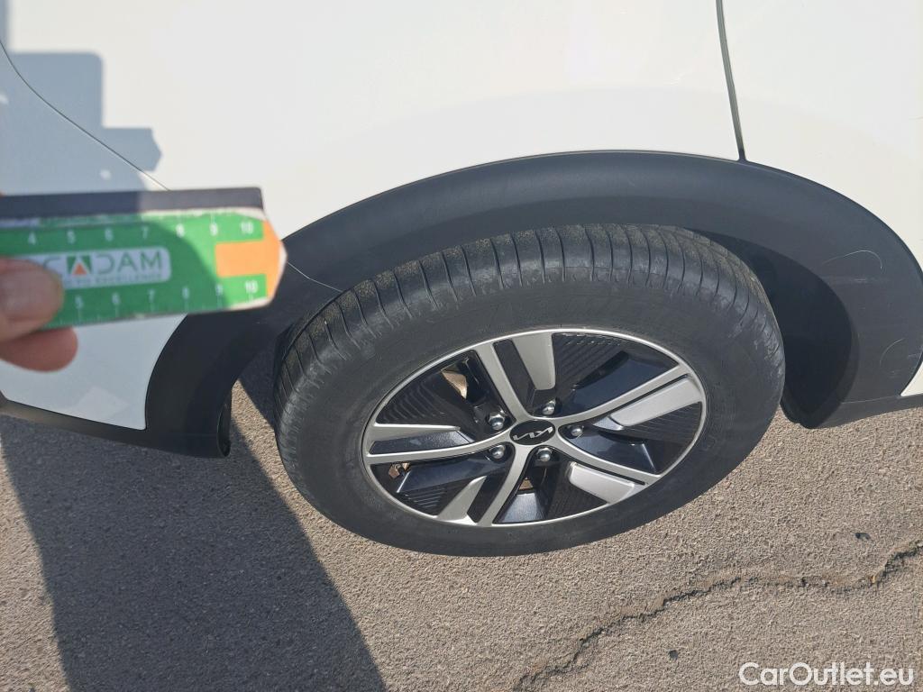  KIA  Niro KIA  / 2019 / 5P / crossover 1.6 GDi PHEV 104kW (141CV) Drive #33