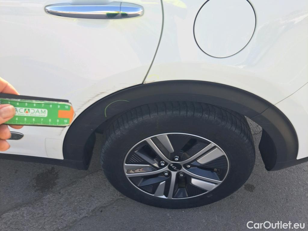  KIA  Niro KIA  / 2019 / 5P / crossover 1.6 GDi PHEV 104kW (141CV) Drive #35