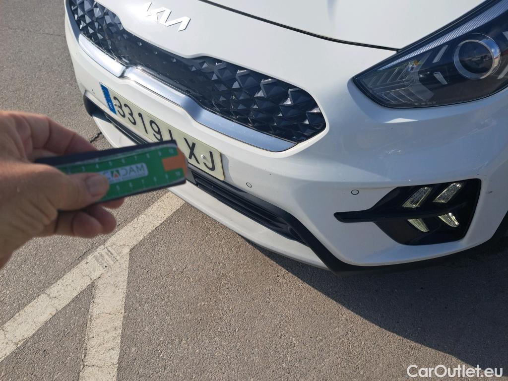  KIA  Niro KIA  / 2019 / 5P / crossover 1.6 GDi PHEV 104kW (141CV) Drive #17