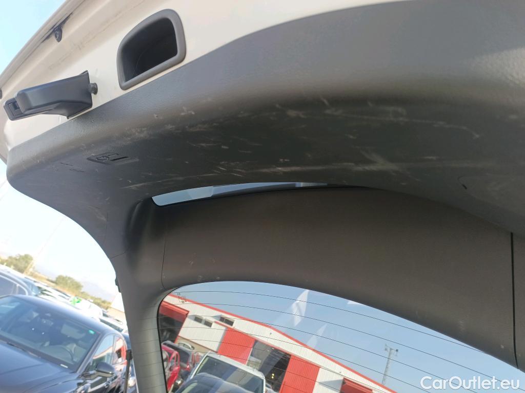  Hyundai   Ioniq HYUNDAI / 2016 / 5P / berlina con portón 1.6 GDI HEV Tecno DCT #9