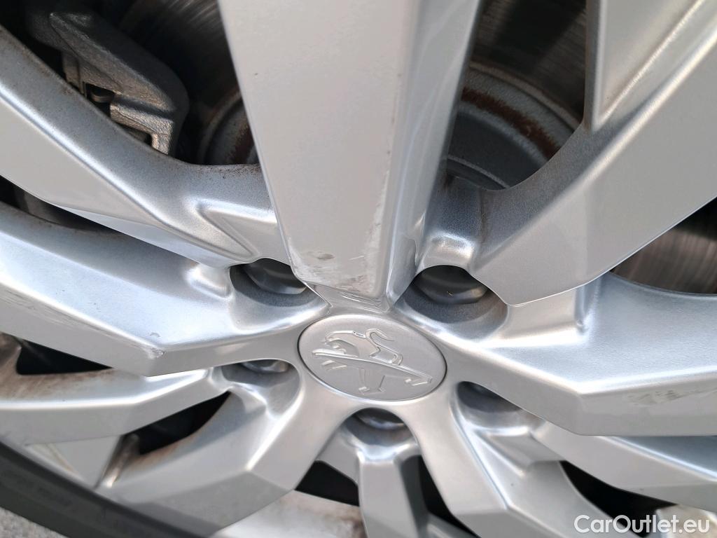  Peugeot  3008 PEUGEOT  / 2020 / 5P / todoterreno 1.5 BlueHDi 96kW (130CV) S&S Active Pack (AC4) #21
