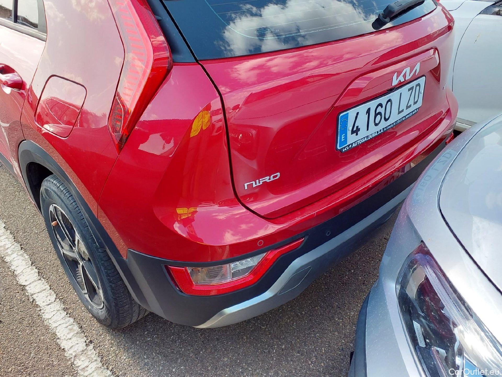  KIA  Niro KIA  / 2022 / 5P / crossover 1.6 GDi HEV 104kW (141CV) Concept #7