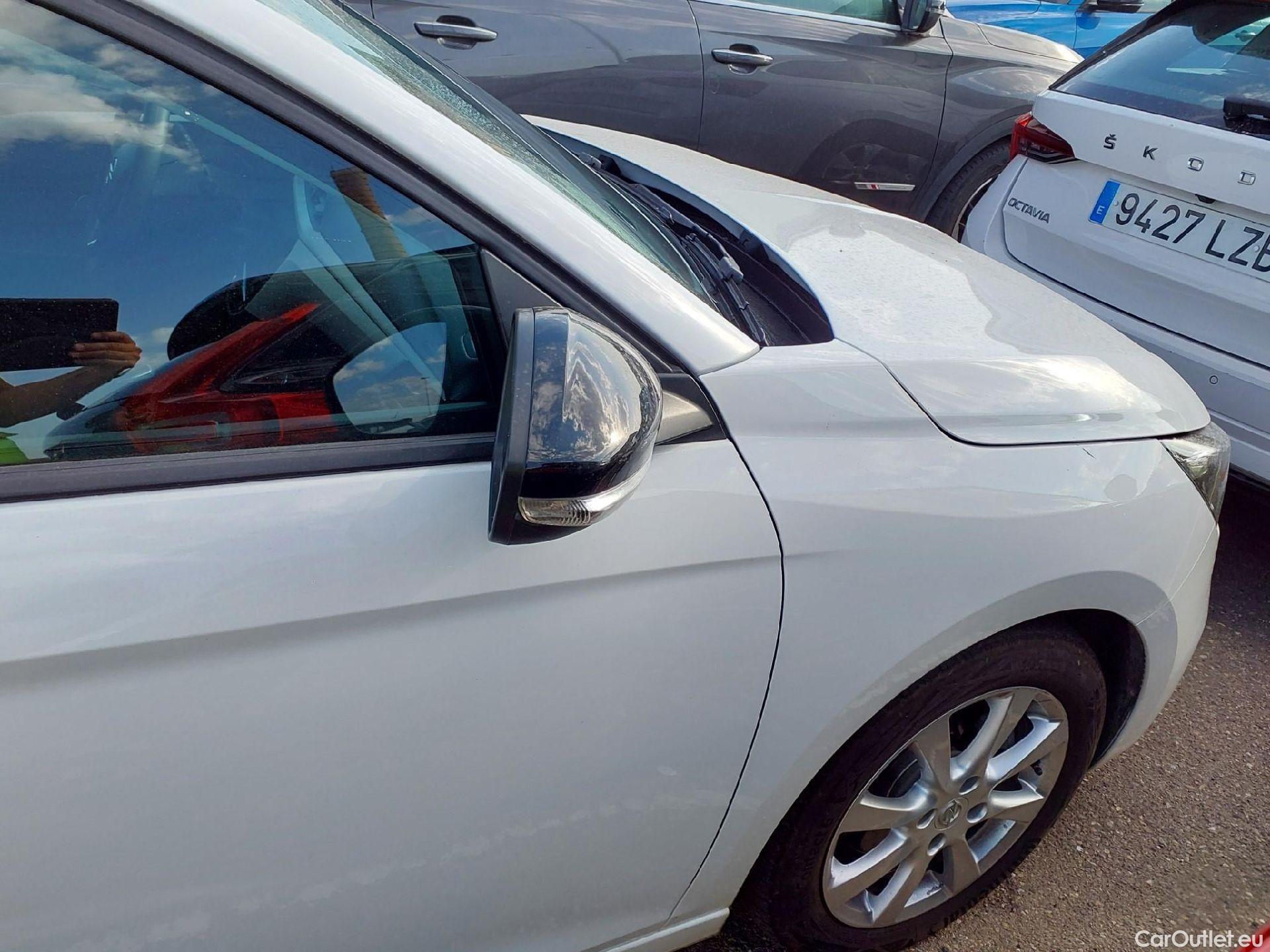  Opel  Corsa OPEL  / 2019 / 5P / berlina con portón 1.5D DT 74kW (100CV) Edition #24