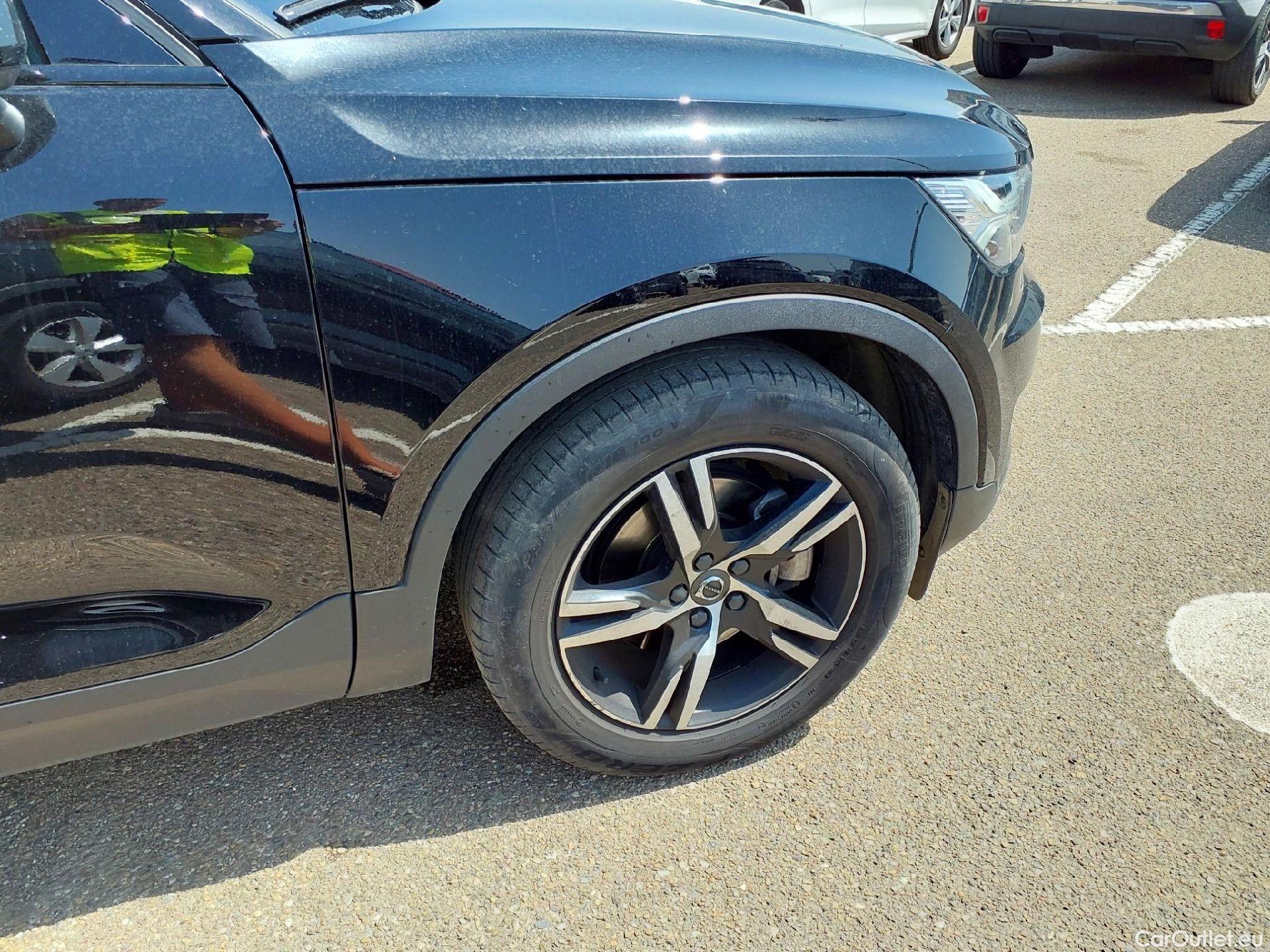  Volvo  XC 40 VOLVO XC40 / 2017 / 5P / todoterreno 2.0 B3 G R-Design Auto #29