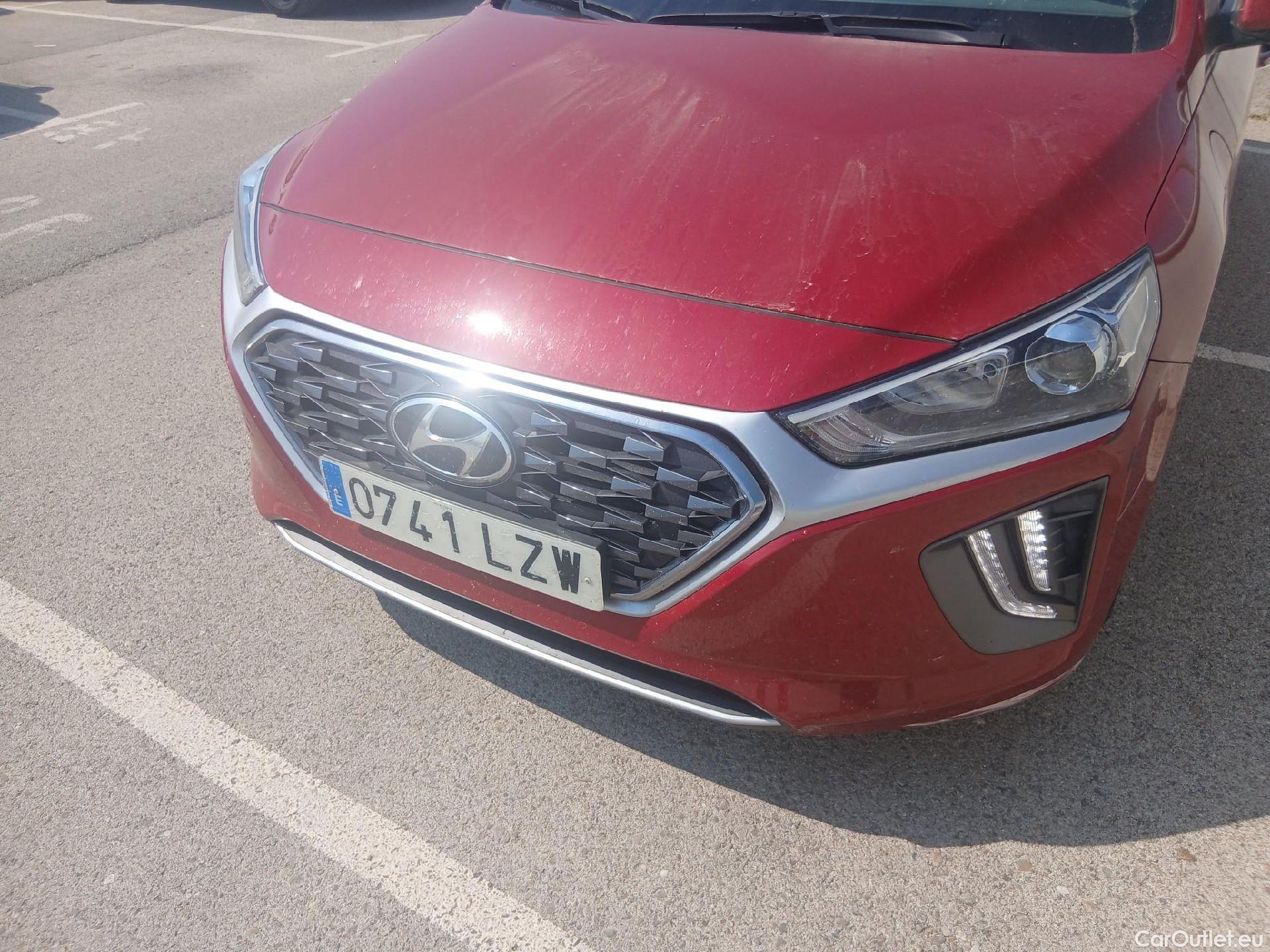  Hyundai   Ioniq HYUNDAI / 2019 / 5P / berlina con portón 1.6 GDI PHEV Klass DCT #3
