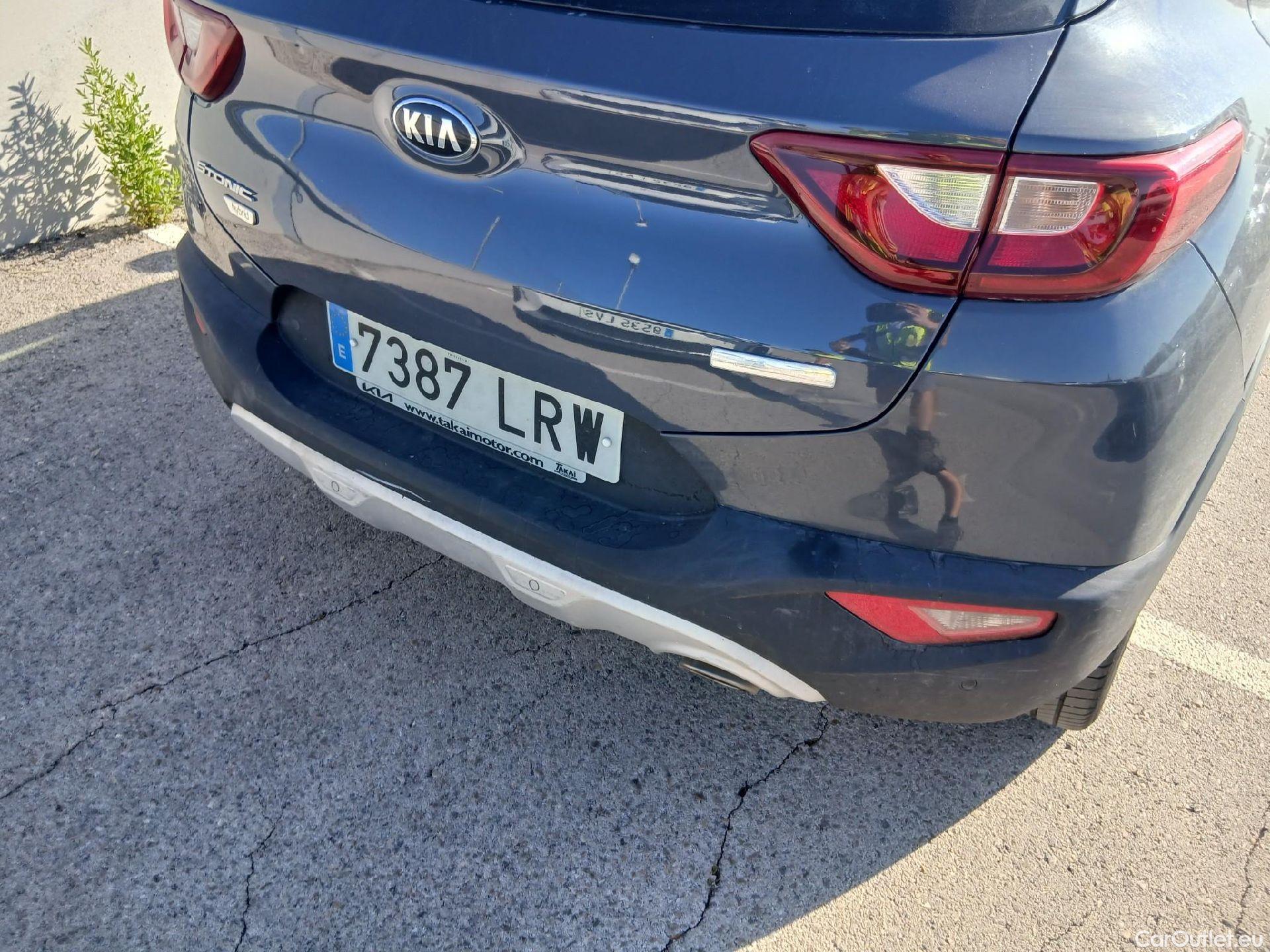  KIA  STONIC KIA  / 2017 / 5P / todoterreno 1.0 T-GDi 88kW (120CV) MHEV iMT Drive #27