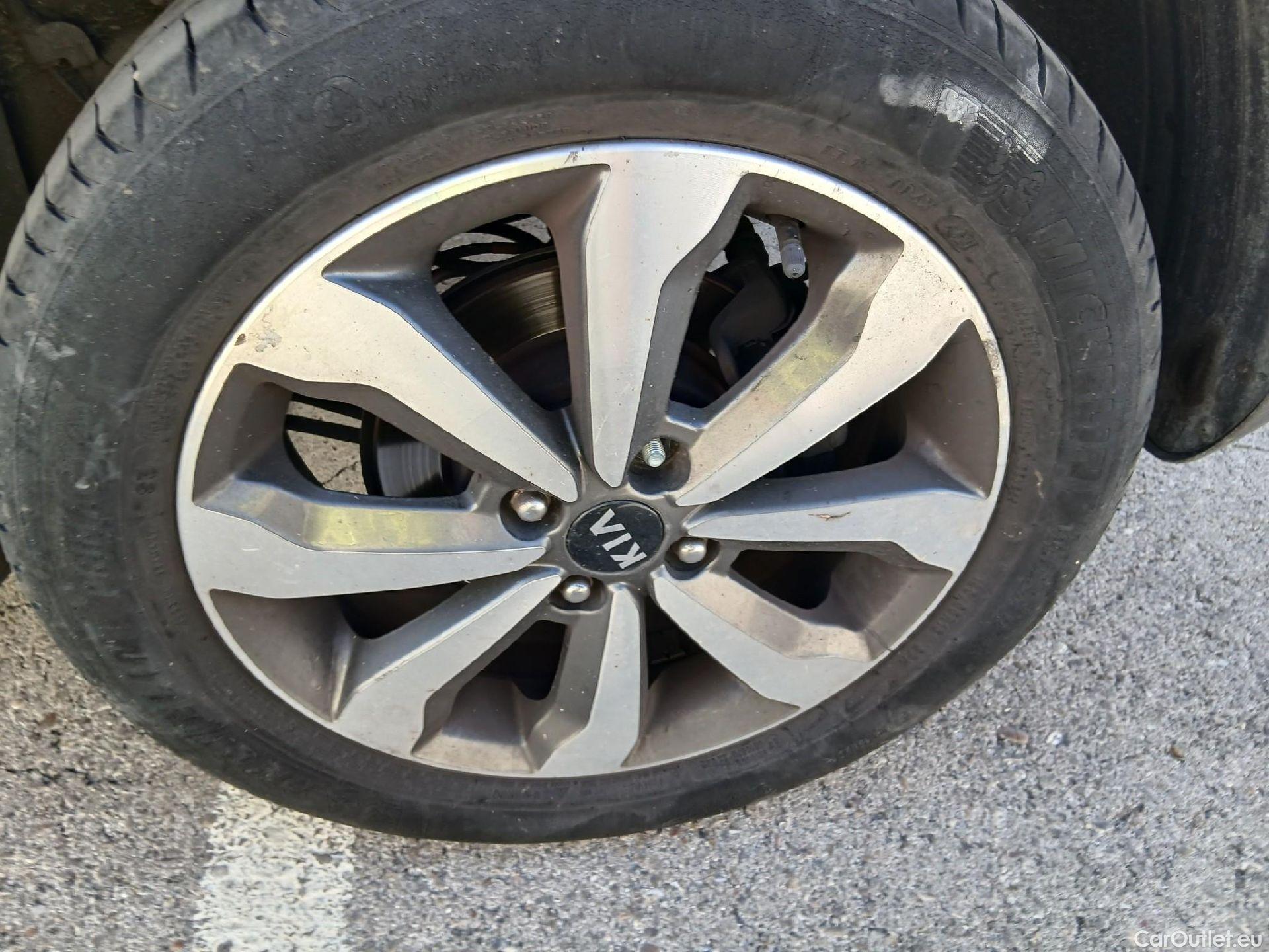  KIA  STONIC KIA  / 2017 / 5P / todoterreno 1.0 T-GDi 88kW (120CV) MHEV iMT Drive #22