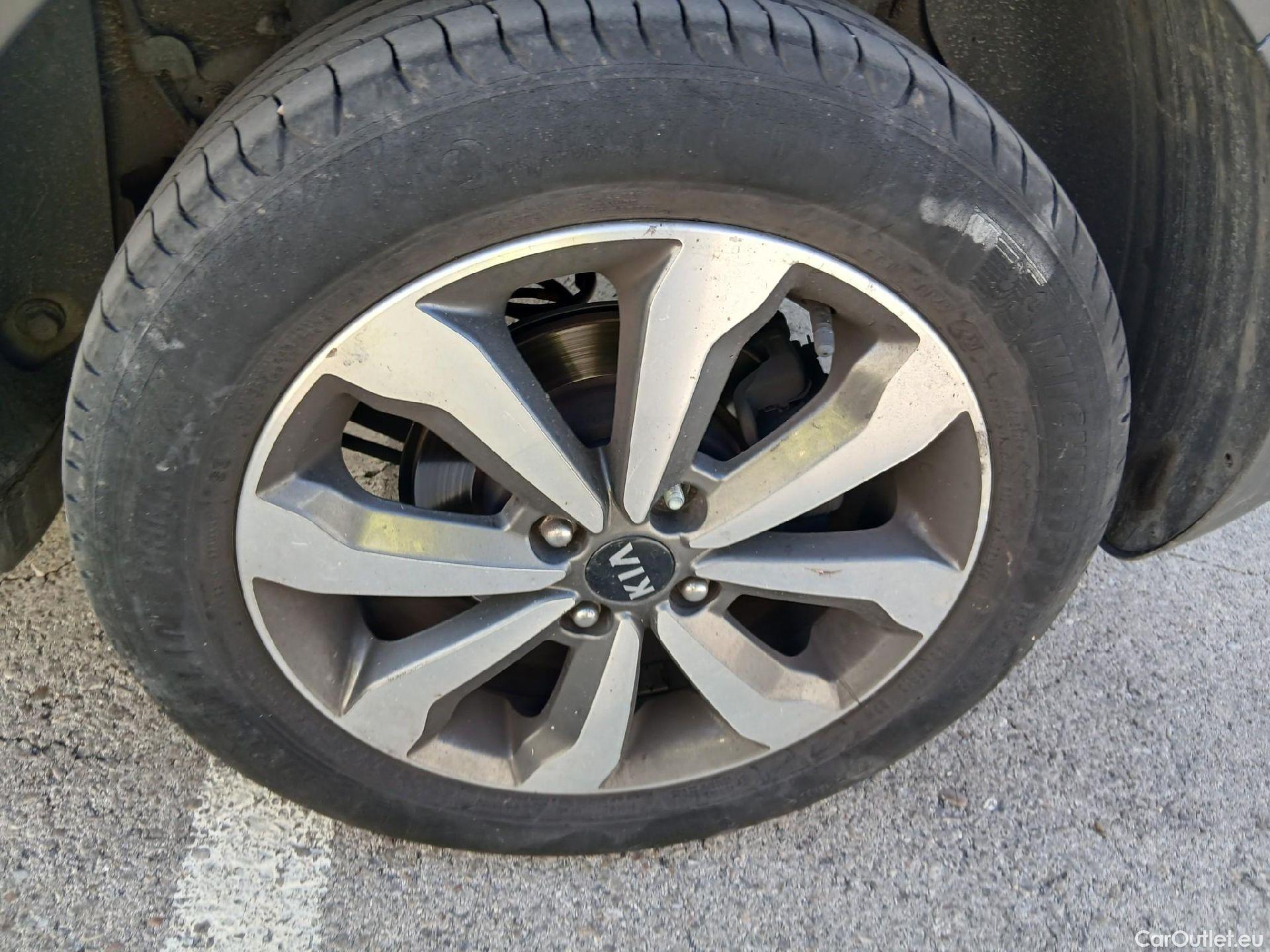  KIA  STONIC KIA  / 2017 / 5P / todoterreno 1.0 T-GDi 88kW (120CV) MHEV iMT Drive #24