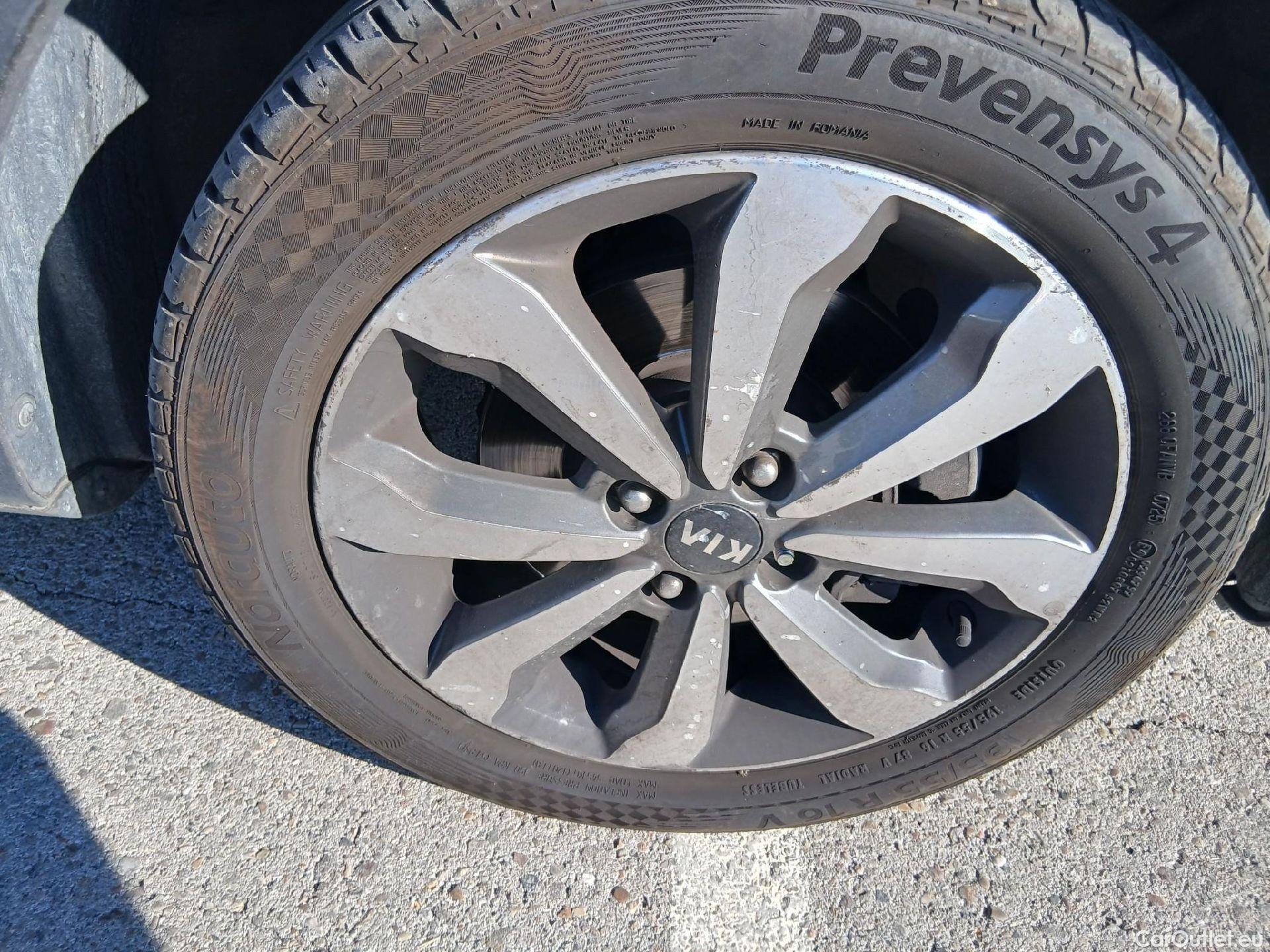  KIA  STONIC KIA  / 2017 / 5P / todoterreno 1.0 T-GDi 88kW (120CV) MHEV iMT Drive #40