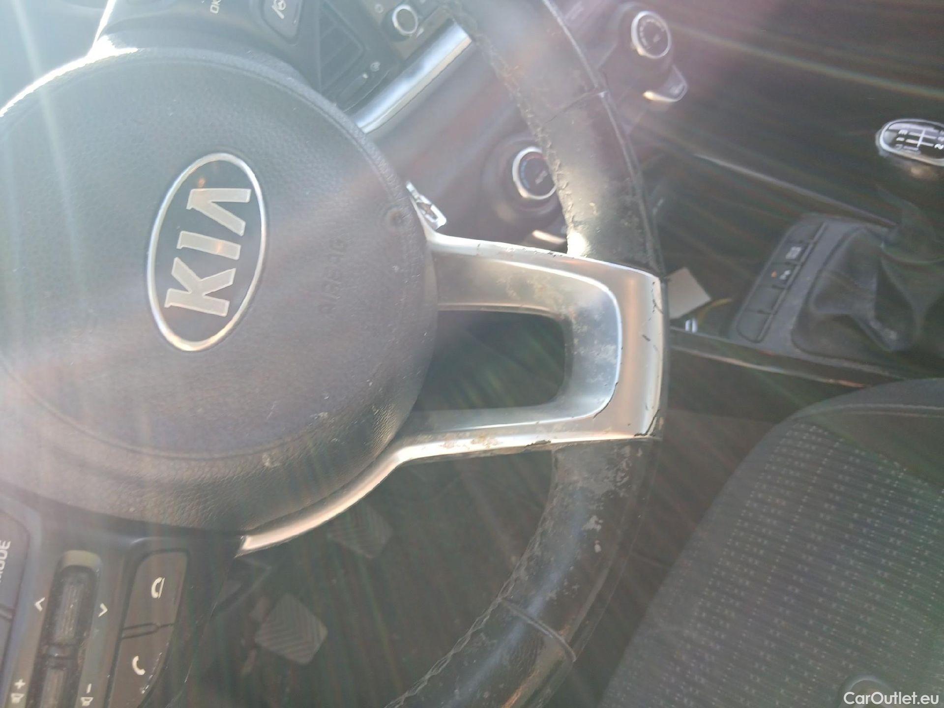  KIA  STONIC KIA  / 2017 / 5P / todoterreno 1.0 T-GDi 88kW (120CV) MHEV iMT Drive #15