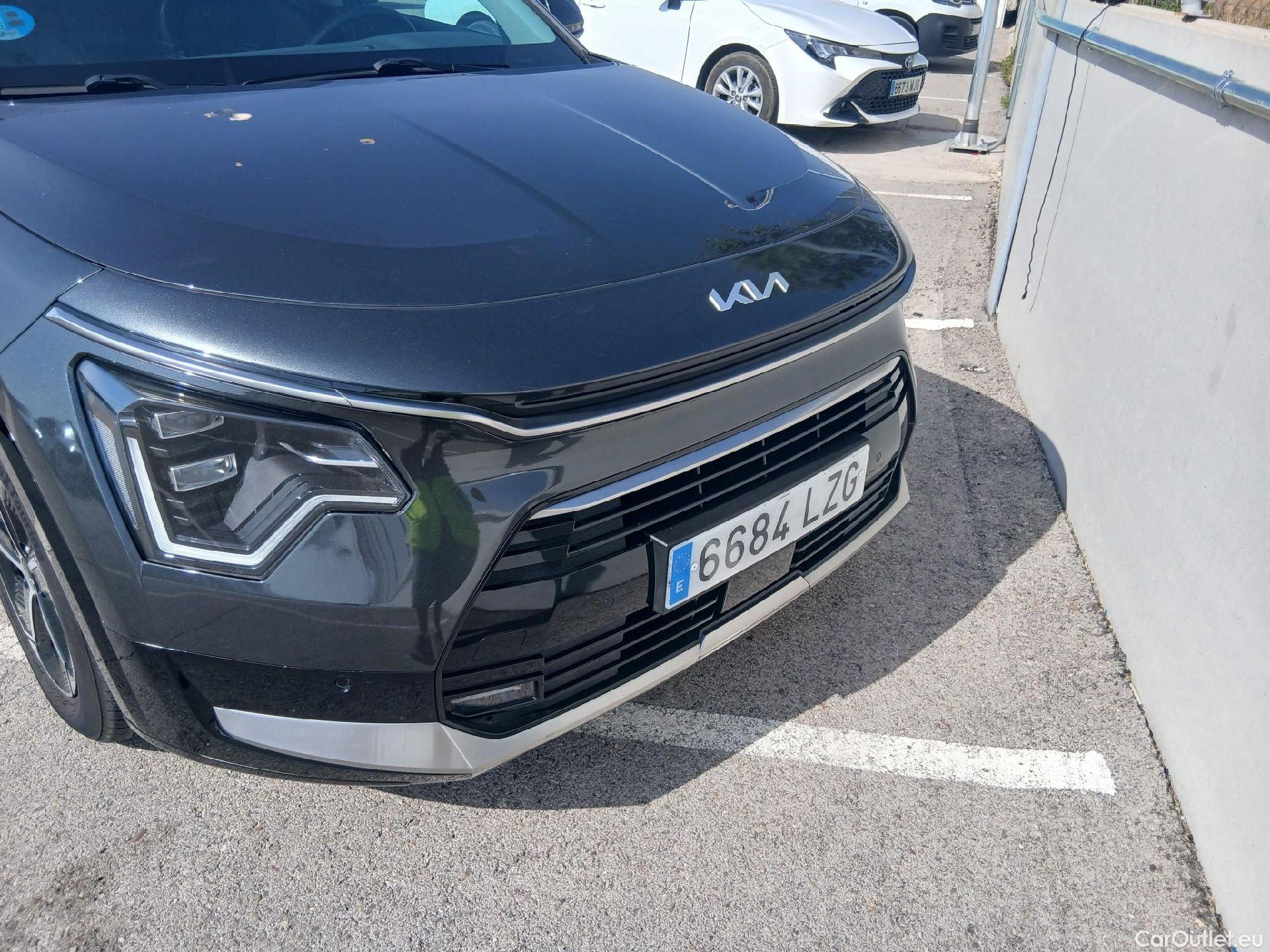  KIA  Niro KIA  / 2022 / 5P / crossover 1.6 GDi HEV 104kW (141CV) Drive #9