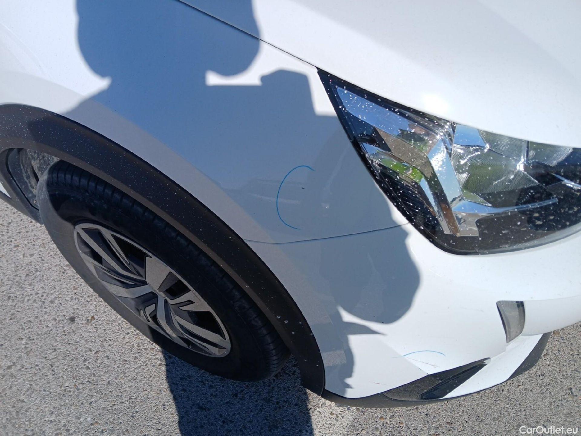  Peugeot  2008 PEUGEOT  / 2019 / 5P / todoterreno Active Puretech 100 S&S BVM6 #19