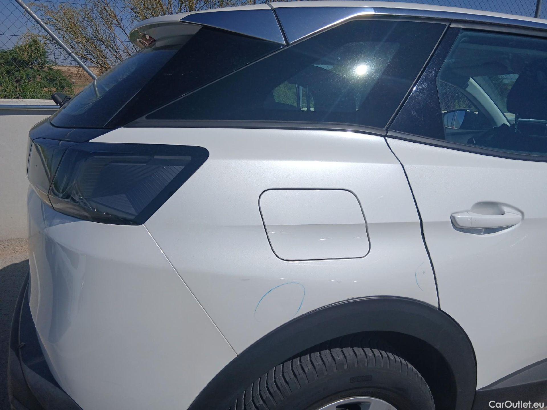  Peugeot  3008 PEUGEOT  / 2020 / 5P / todoterreno 1.5 BlueHDi 96kW S&S Active Pack EAT8 #39