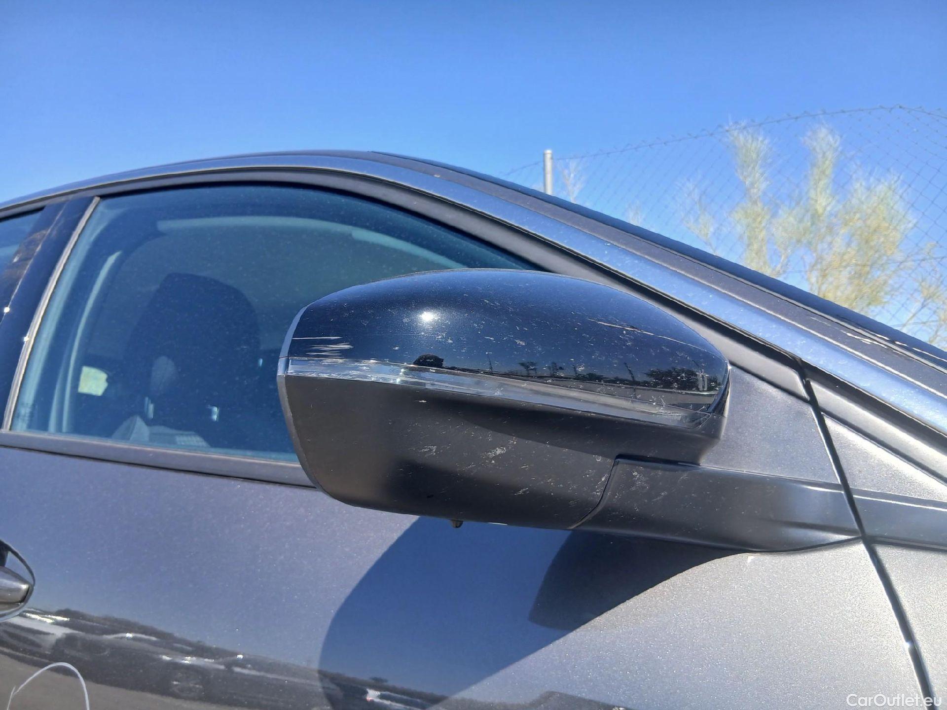  Peugeot  3008 PEUGEOT  / 2020 / 5P / todoterreno 1.5 BlueHDi 96kW S&S Active Pack EAT8 #46
