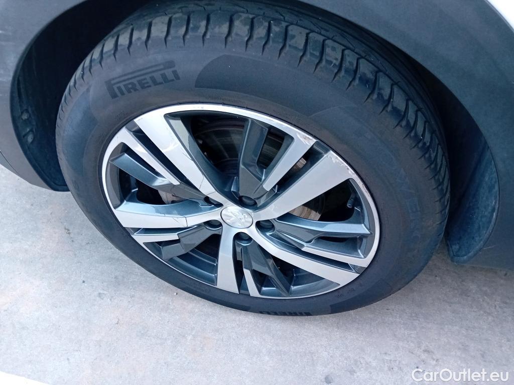  Peugeot  3008 PEUGEOT  / 2020 / 5P / todoterreno 1.5 BlueHDi 96kW (130CV) S&S Allure Pack #5