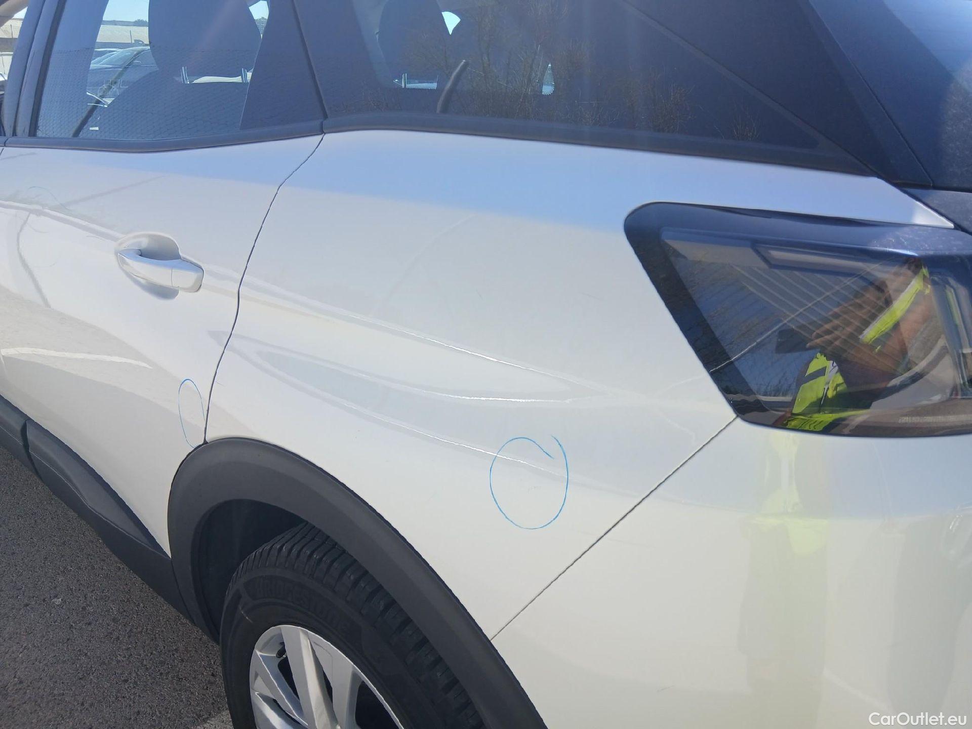  Peugeot  3008 PEUGEOT  / 2020 / 5P / todoterreno 1.5 BlueHDi 96kW S&S Active Pack EAT8 #28