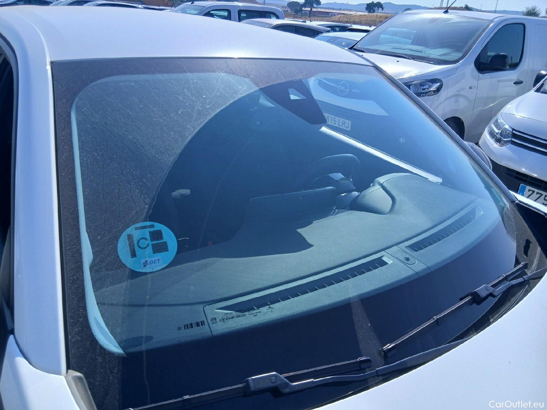  Peugeot  2008 PEUGEOT  / 2019 / 5P / todoterreno Active Pack Puretech 100 S&S BVM6 #2