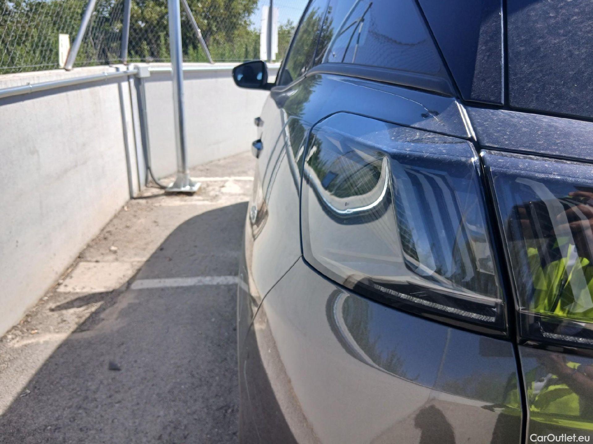  Peugeot  3008 PEUGEOT  / 2020 / 5P / todoterreno 1.5 BlueHDi 96kW S&S Active Pack EAT8 #33
