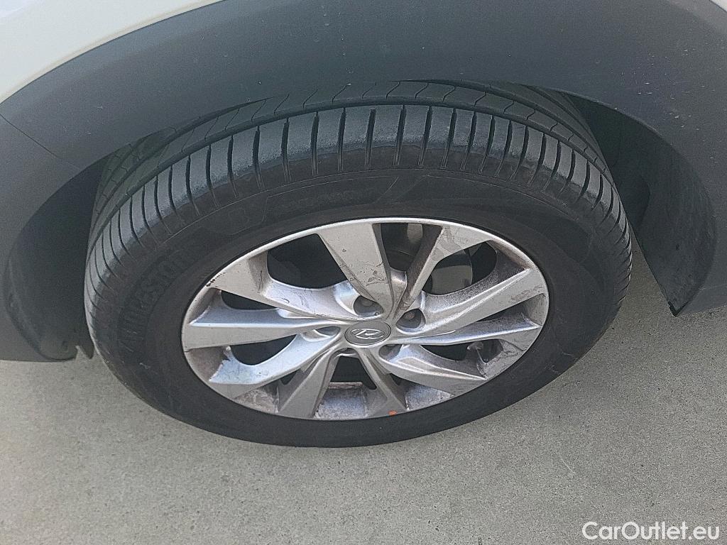  Hyundai  Tucson HYUNDAI  / 2018 / 5P / todoterreno 1.6 CRDI 85kW (116CV) 48V SLE 4X2(SP)(SL) #27
