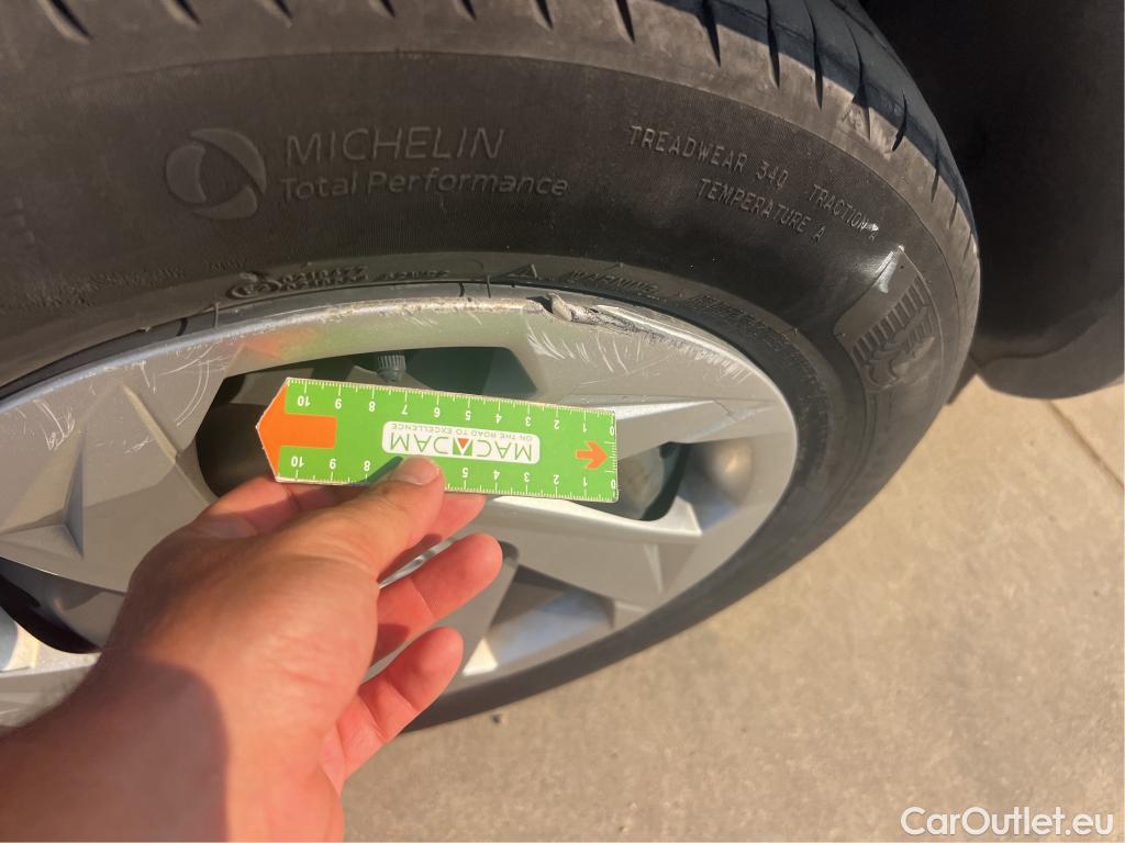  Hyundai  Bayon HYUNDAI  / 2021 / 5P / todoterreno 1.2 MPI Essence #26