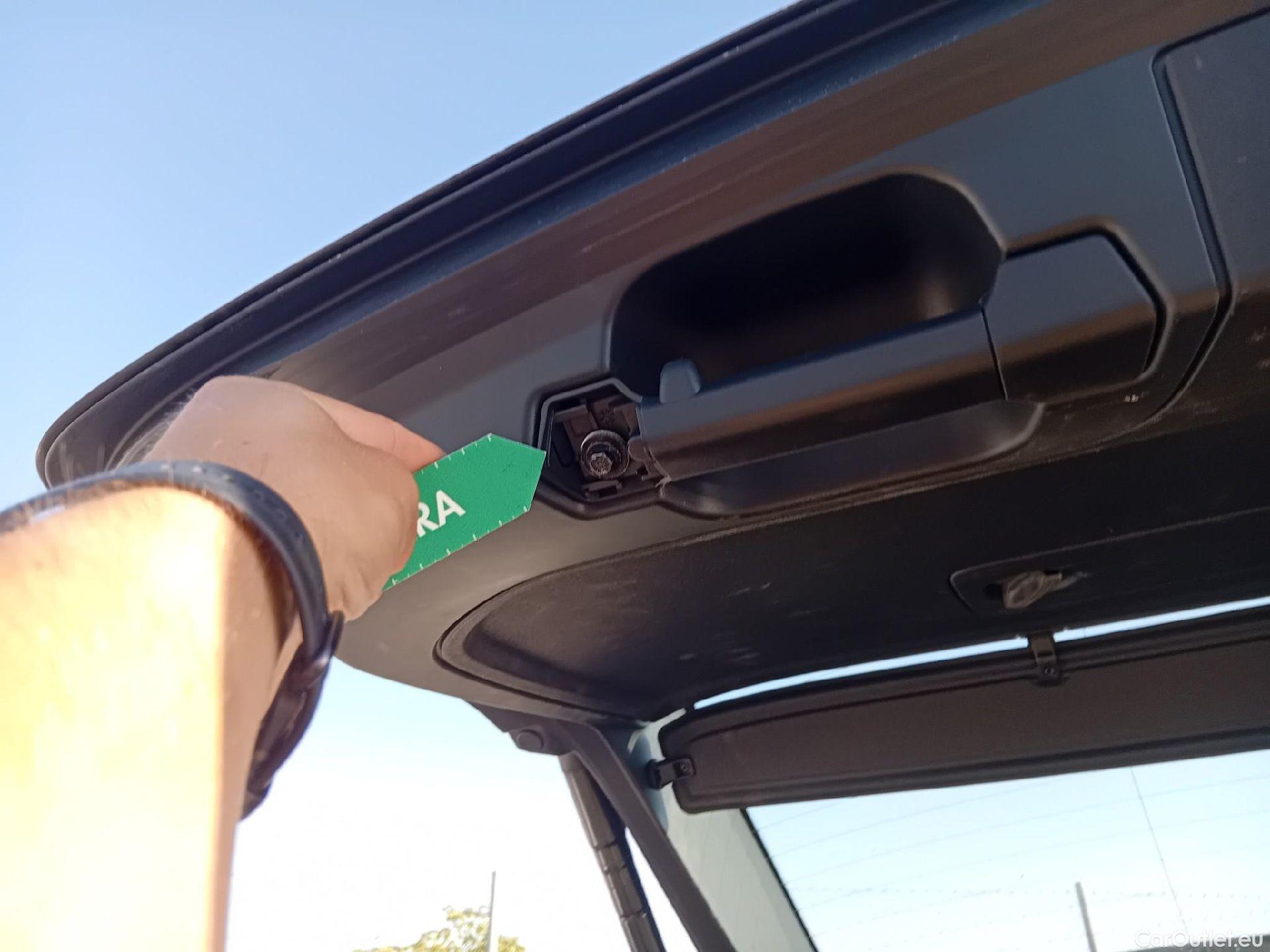  Volvo  XC60 VOLVO  / 2017 / 5P / todoterreno 2.0 B4 D Momentum Pro Auto #2