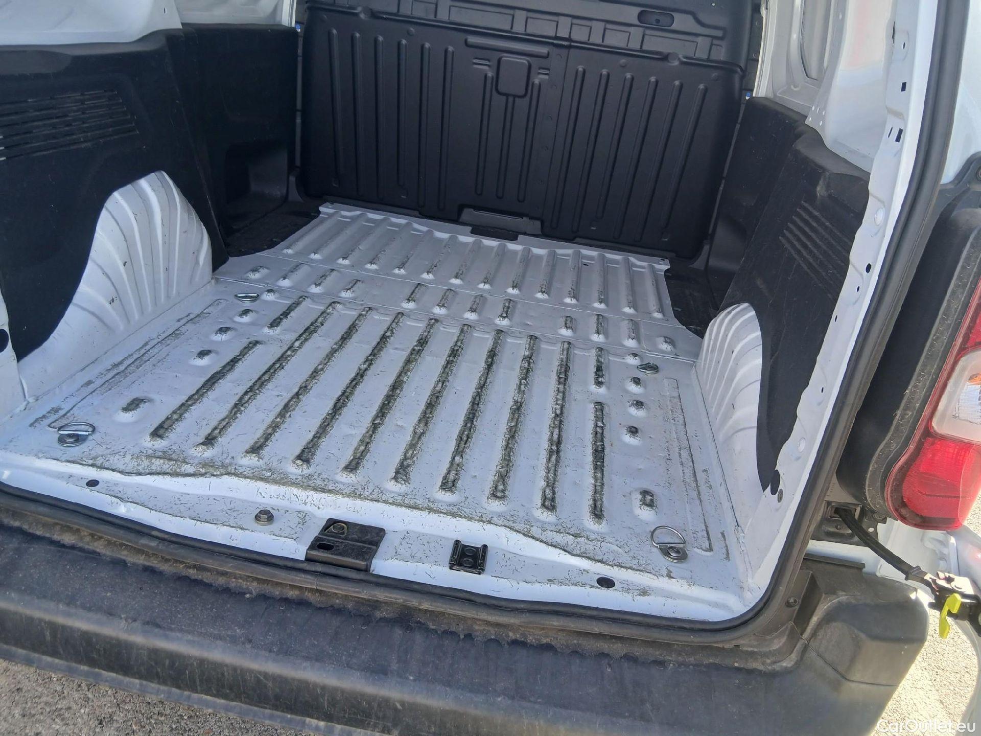  Citroen  Berlingo CITROEN  / 2018 / 4P / furgón derivado de turismo Talla M BlueHDi 100 #2