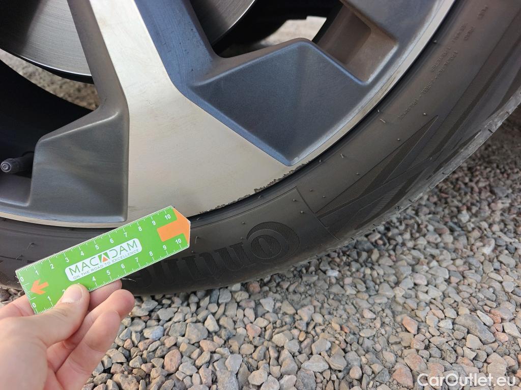  Volvo  XC 40 VOLVO XC40 / 2021 / 5P / todoterreno 2.0 B3 G Plus Dark Auto #2