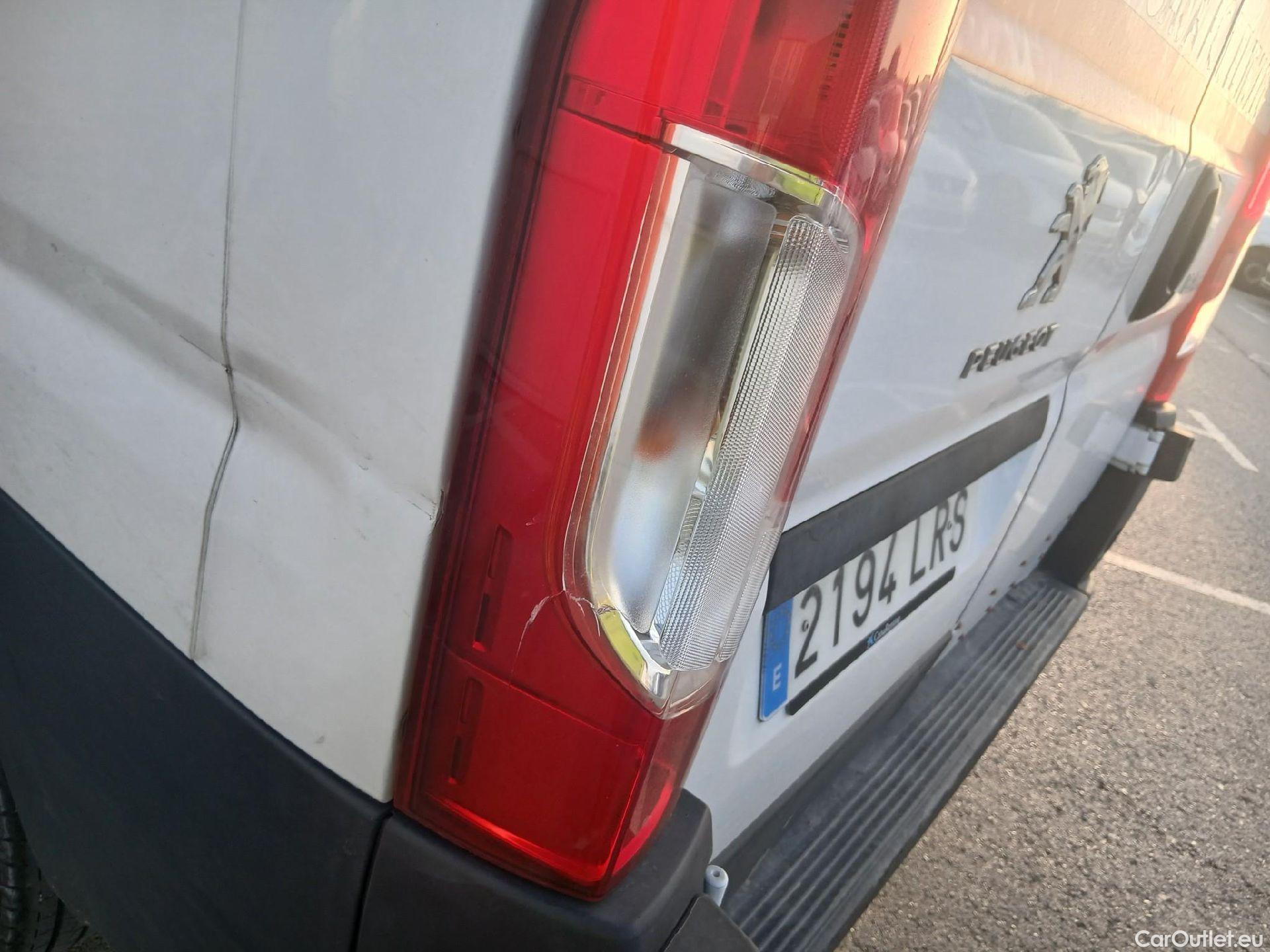  Peugeot  Boxer PEUGEOT  / 2014 / 4P / furgón 333 L2 H1 BHDI 103kW (140CV) S&S 6 V. M (AC) #37