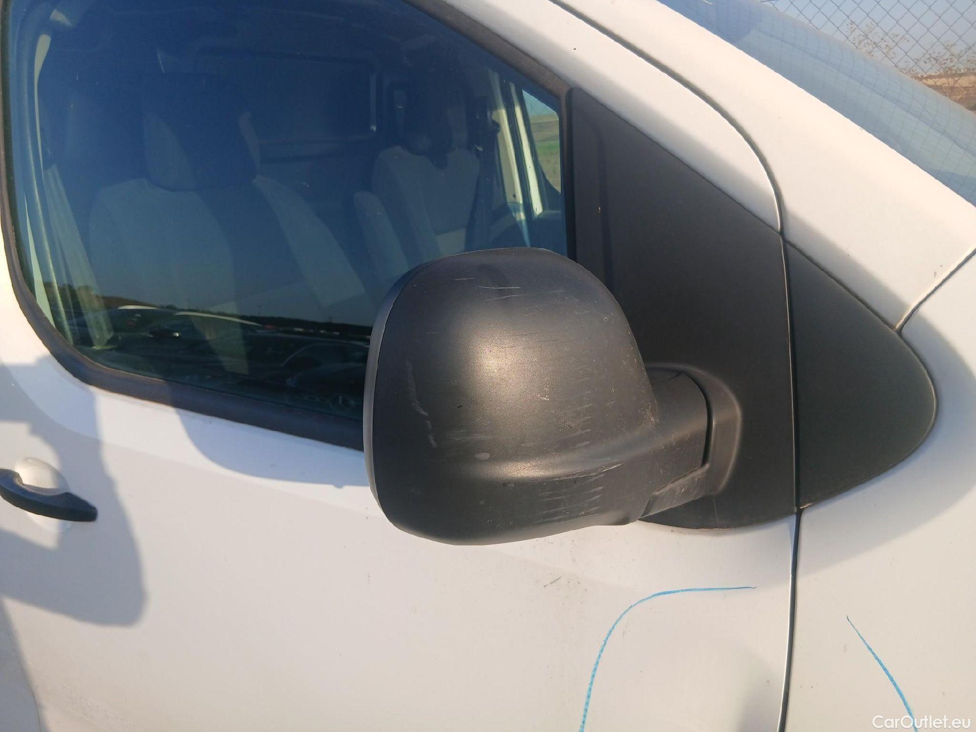  Peugeot  Expert PEUGEOT  / 2016 / 4P / furgón Furgón Premium 2.0 BlueHDi 120 Standard #29