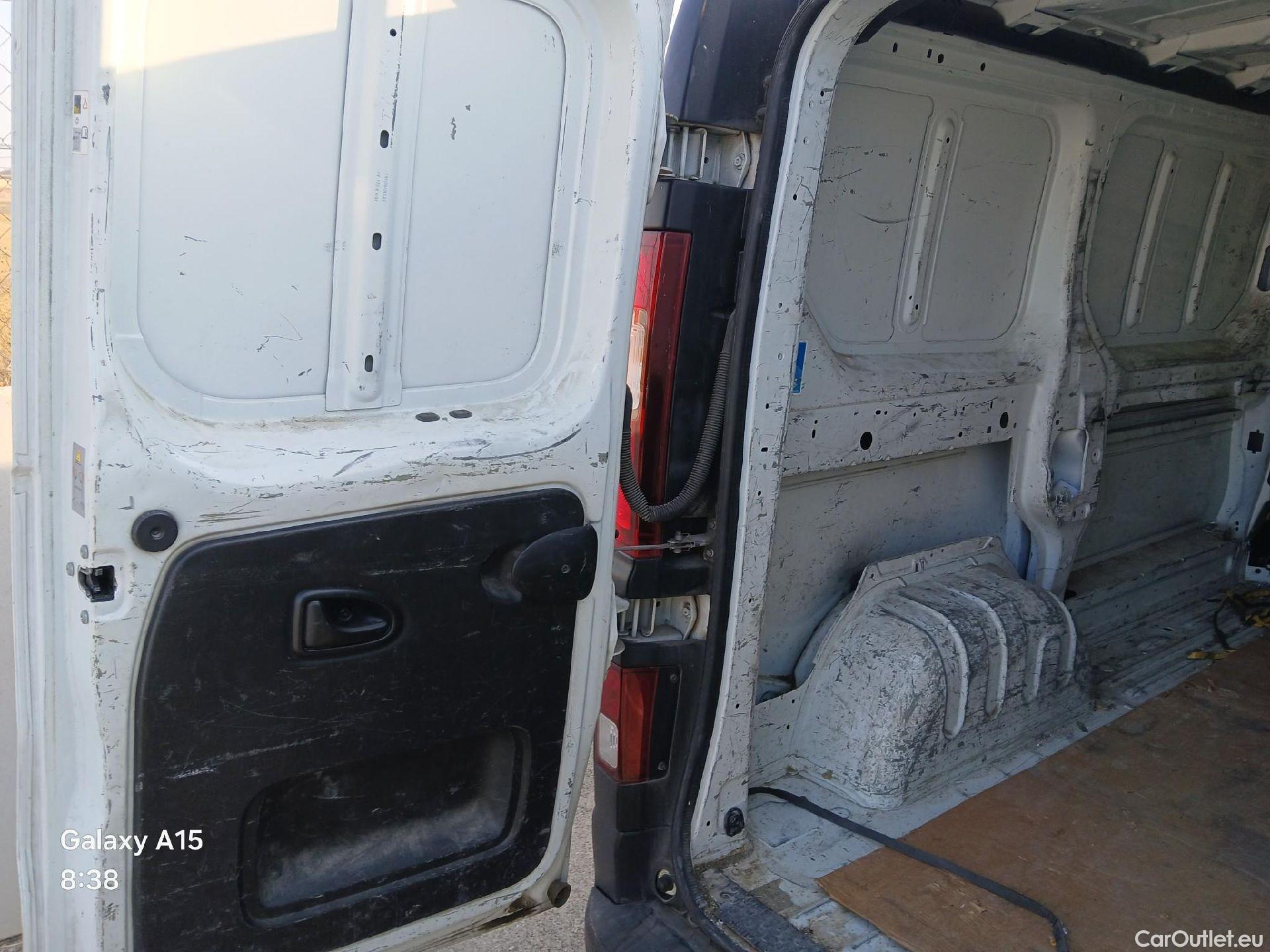  Renault  Trafic RENAULT  / 2014 / 4P / furgón Furgón 27 L1H1 dCi 88kW (120CV) #26