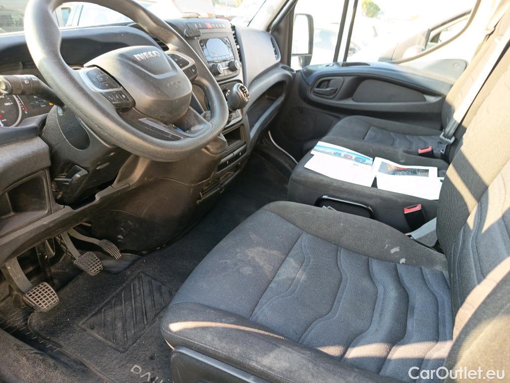 Iveco  Daily IVECO  / 2019 / 4P / furgón 2.3 TD 35S 16 V 3520L/H3 13,4 M3 #5