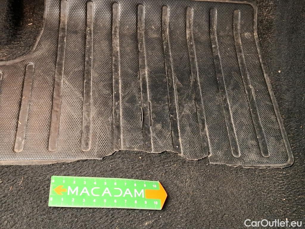  Citroen  C4 CITROEN  X / 2022 / 4P / Berline PureTech 130 S&S EAT8 Shine #2